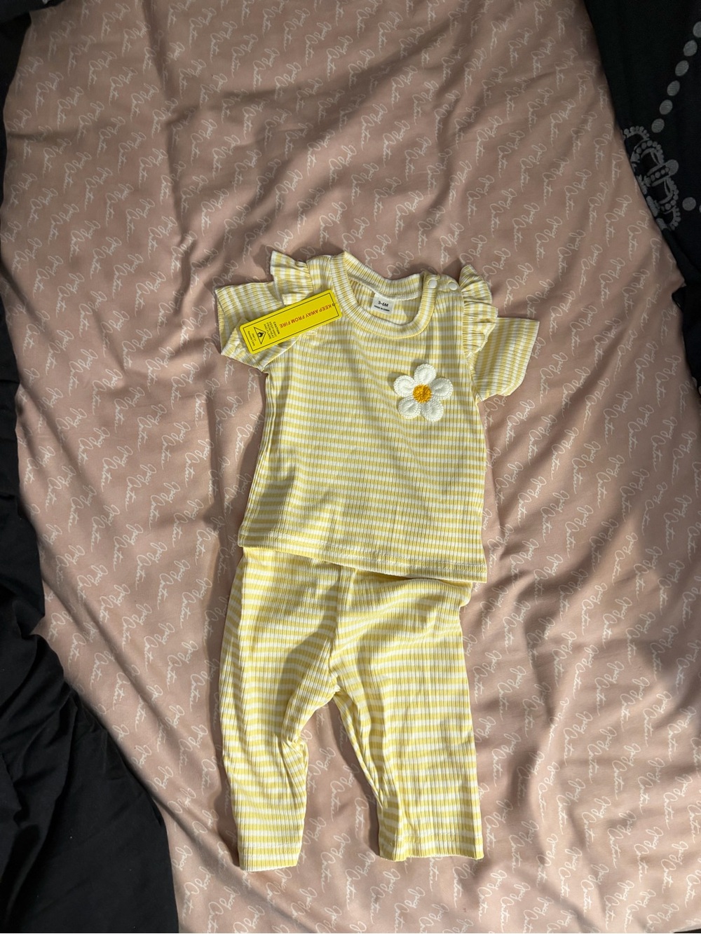 Yellow Gingham Daisy Kids Pajama Set. New with tags size 3-6 months